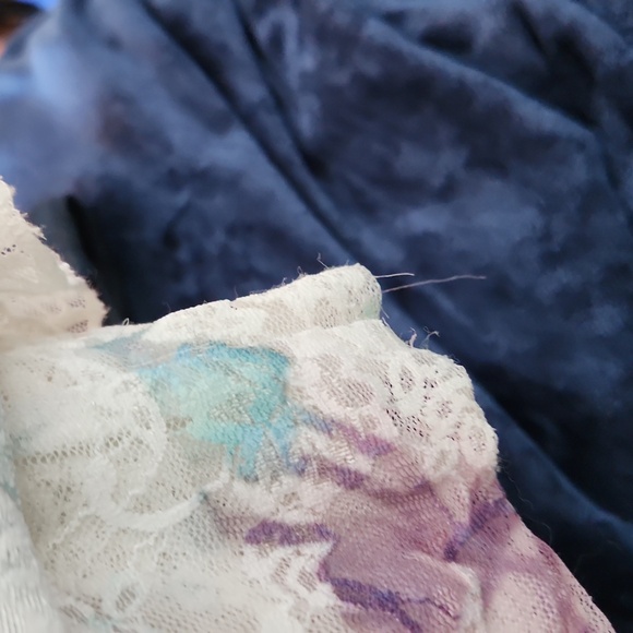 roz & ALI kimono sleeve lacy top with jewels - Picture 4 of 5